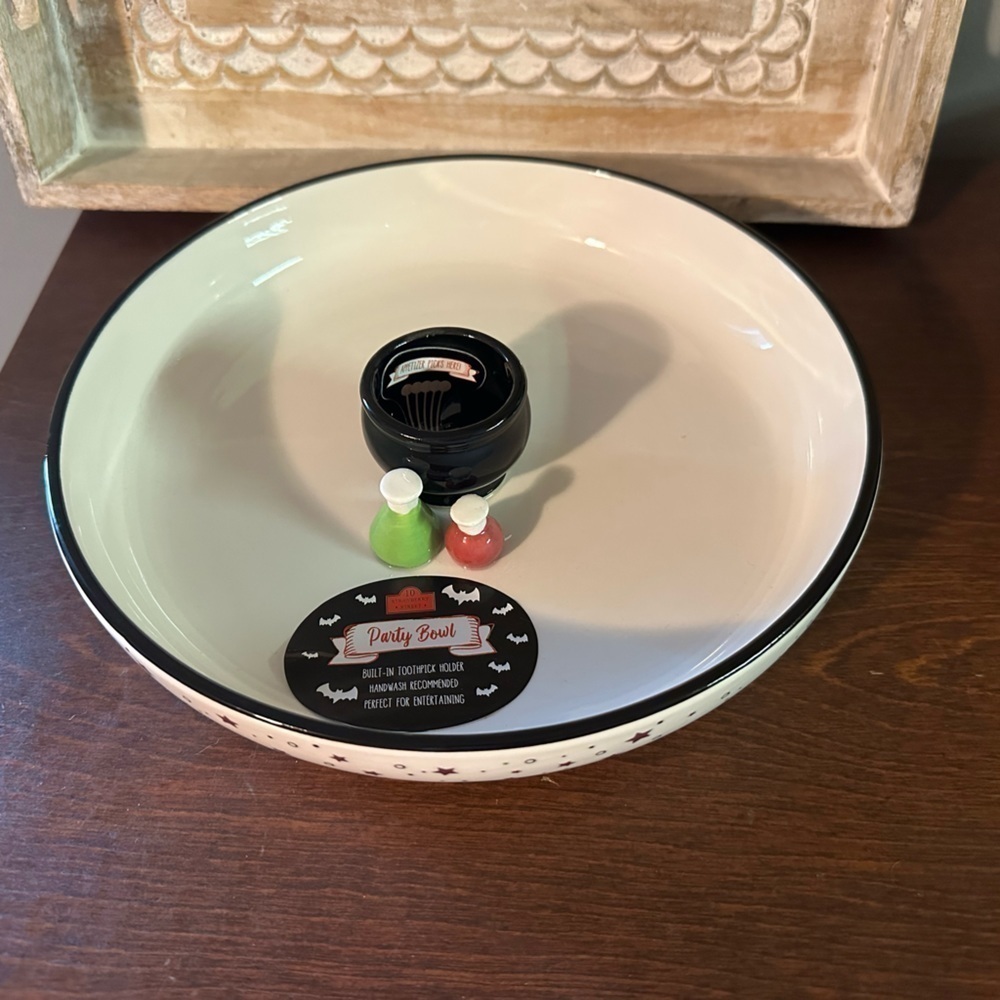 Witchy cauldron party bowl appetizer serving dish NWT!